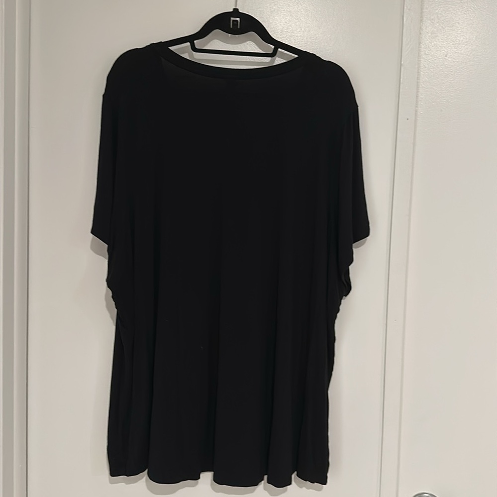 Old Navy, Women’s Black 4X Plus Luxe V-Neck T-Shirt, short sleeves - Picture 5 of 6